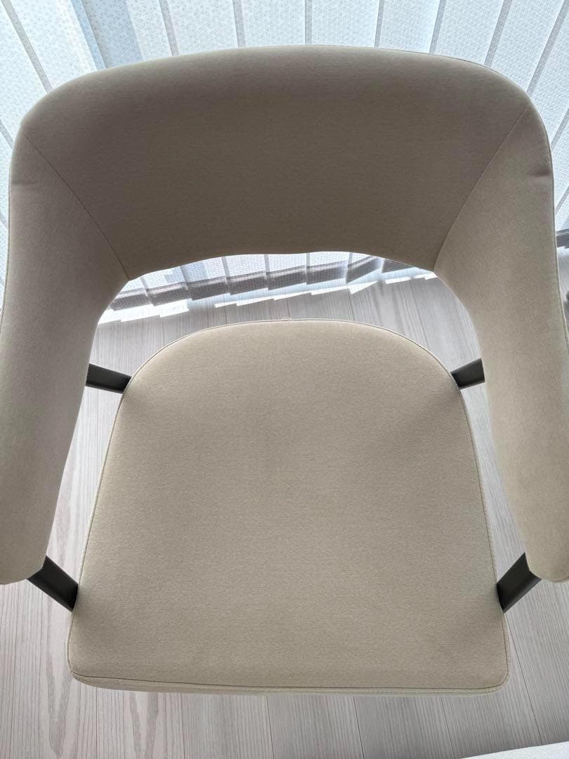 ニトリ 肘付きダイニングチェア(イジー2 BE)