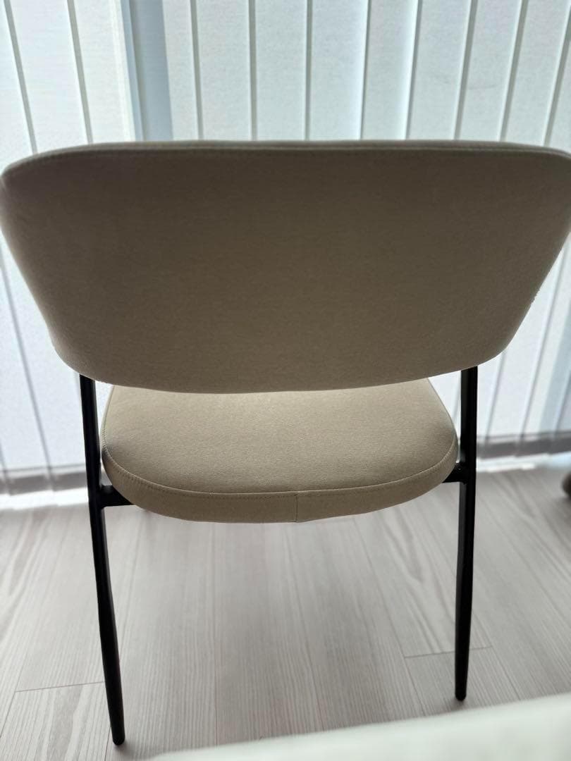 ニトリ 肘付きダイニングチェア(イジー2 BE)