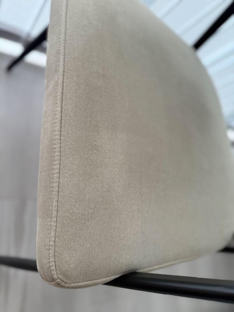 ニトリ 肘付きダイニングチェア(イジー2 BE)