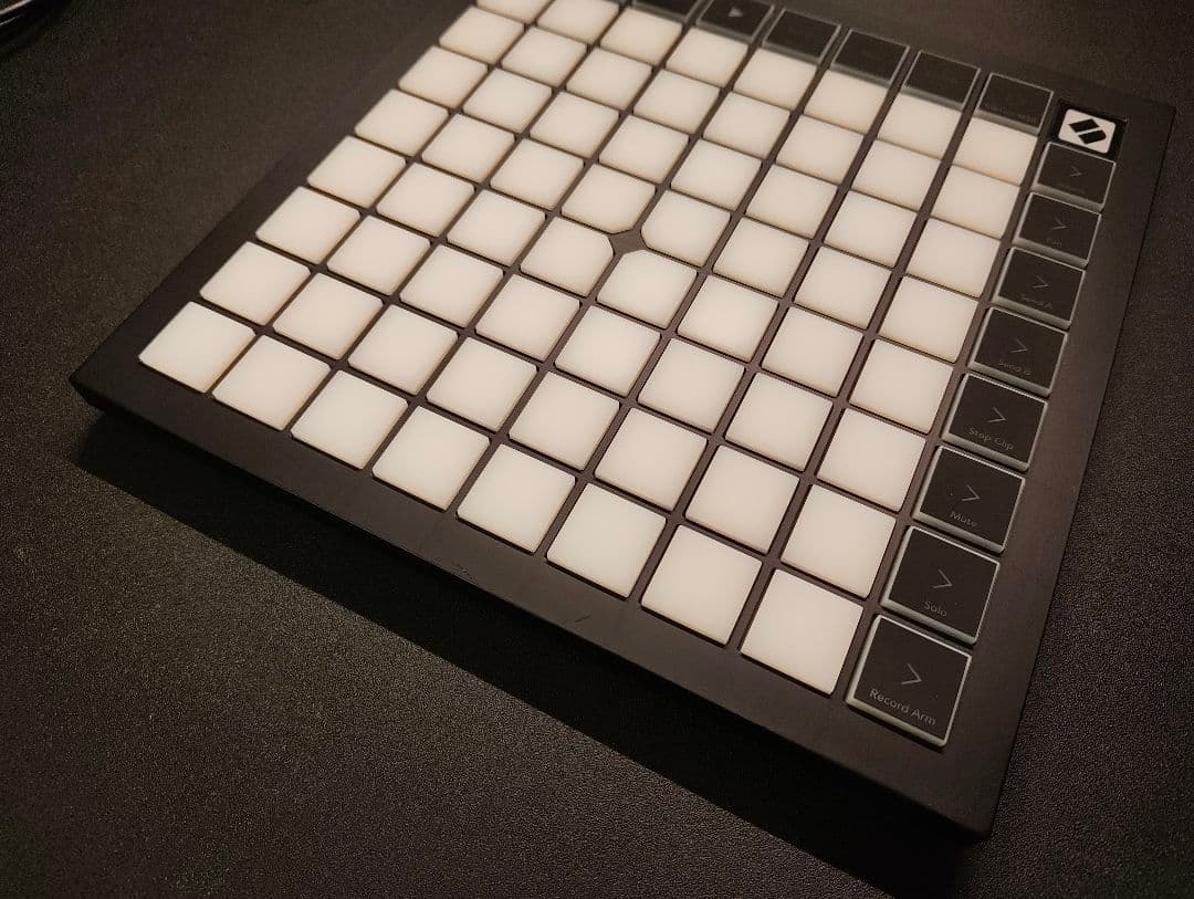 【美品】Novation Launchpad X MIDIパッド