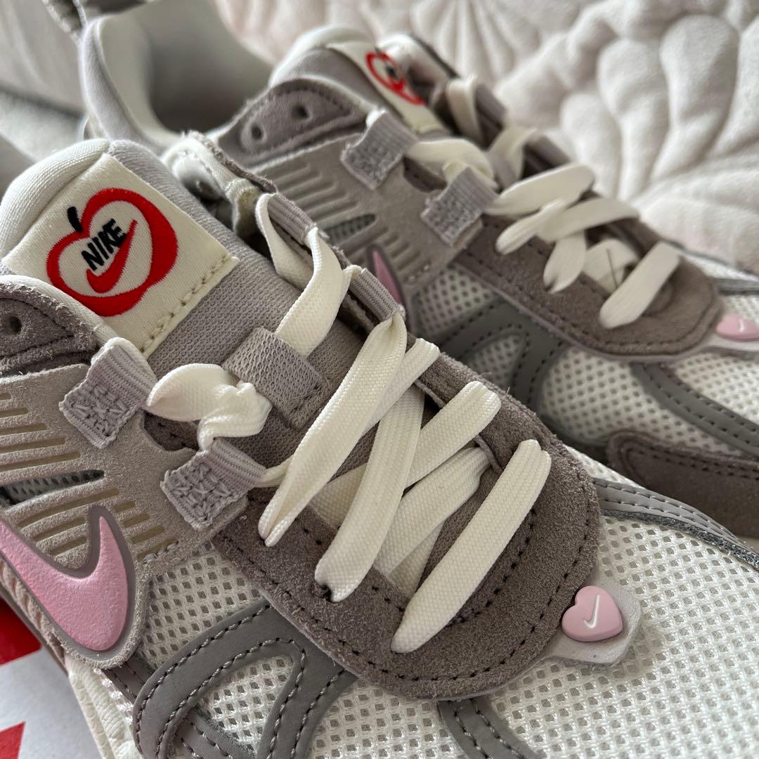 【即発送できます】ナイキ NIKE v2k run スニーカー 24.5