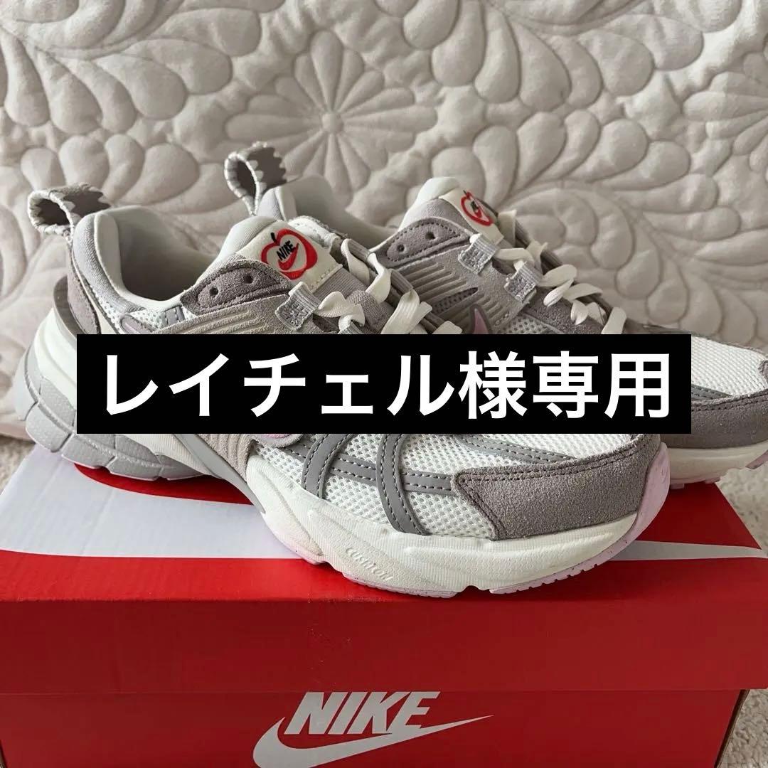 【即発送できます】ナイキ NIKE v2k run スニーカー 24.5