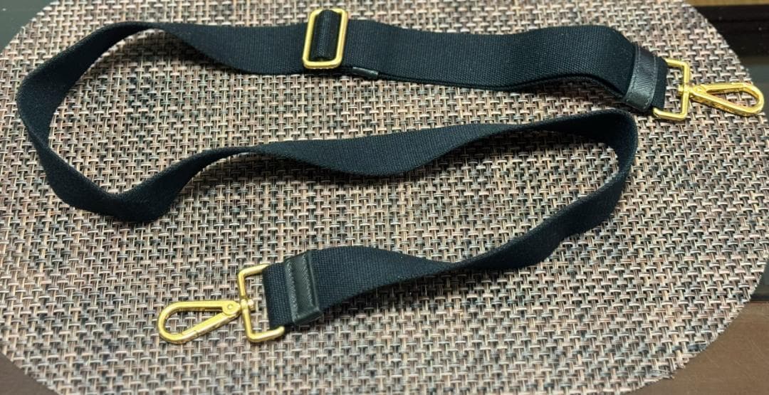 新品同様■ PRADA ストラップ キャンバス 111x130 cm