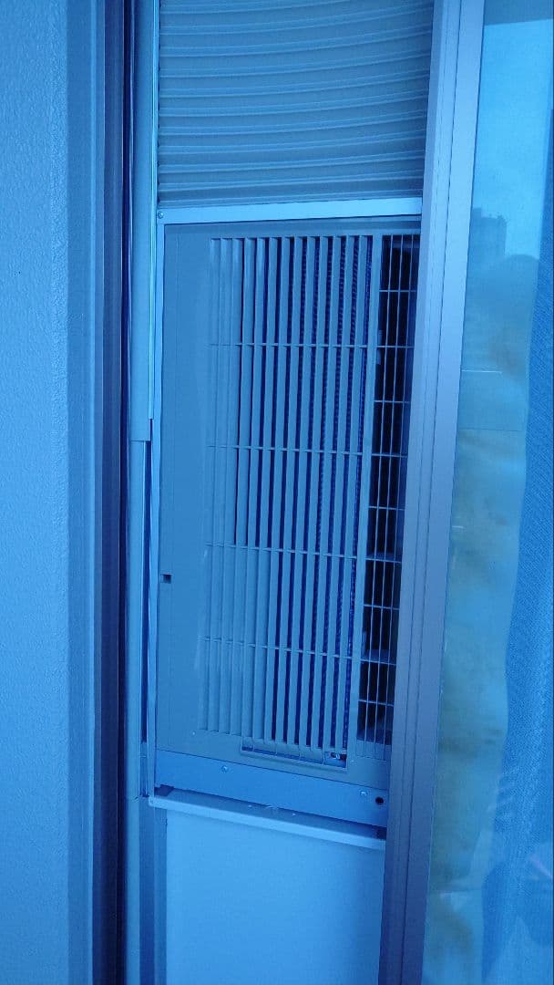 ハイアール窓用エアコン ホワイト