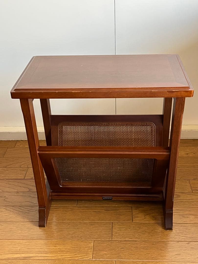 maruni木工製　ヴィンテージマガジンラックになります。 （地中海シリーズ）