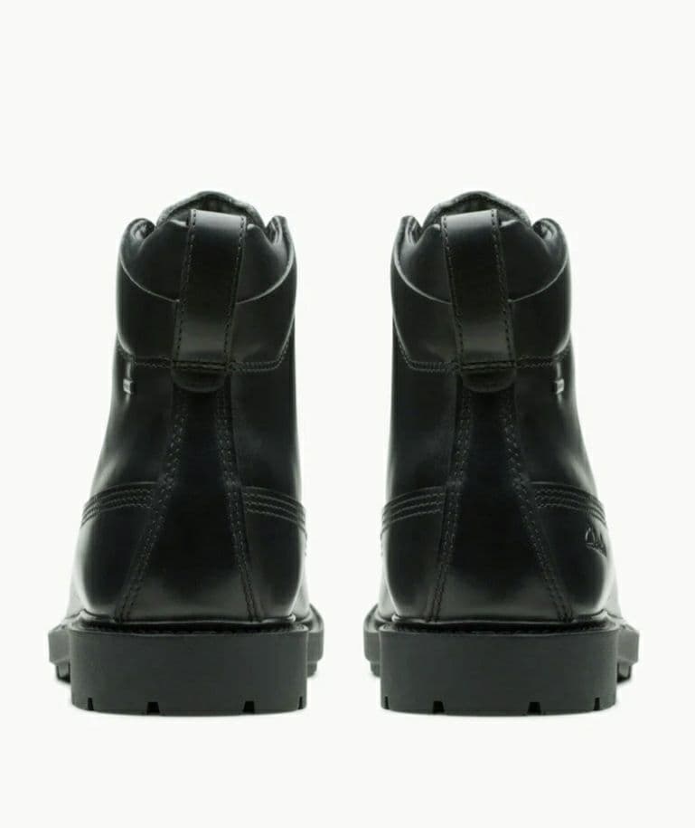 定31900円！最上位牛革極レザー×防水ゴアテックス！クラークス新品UKブーツ