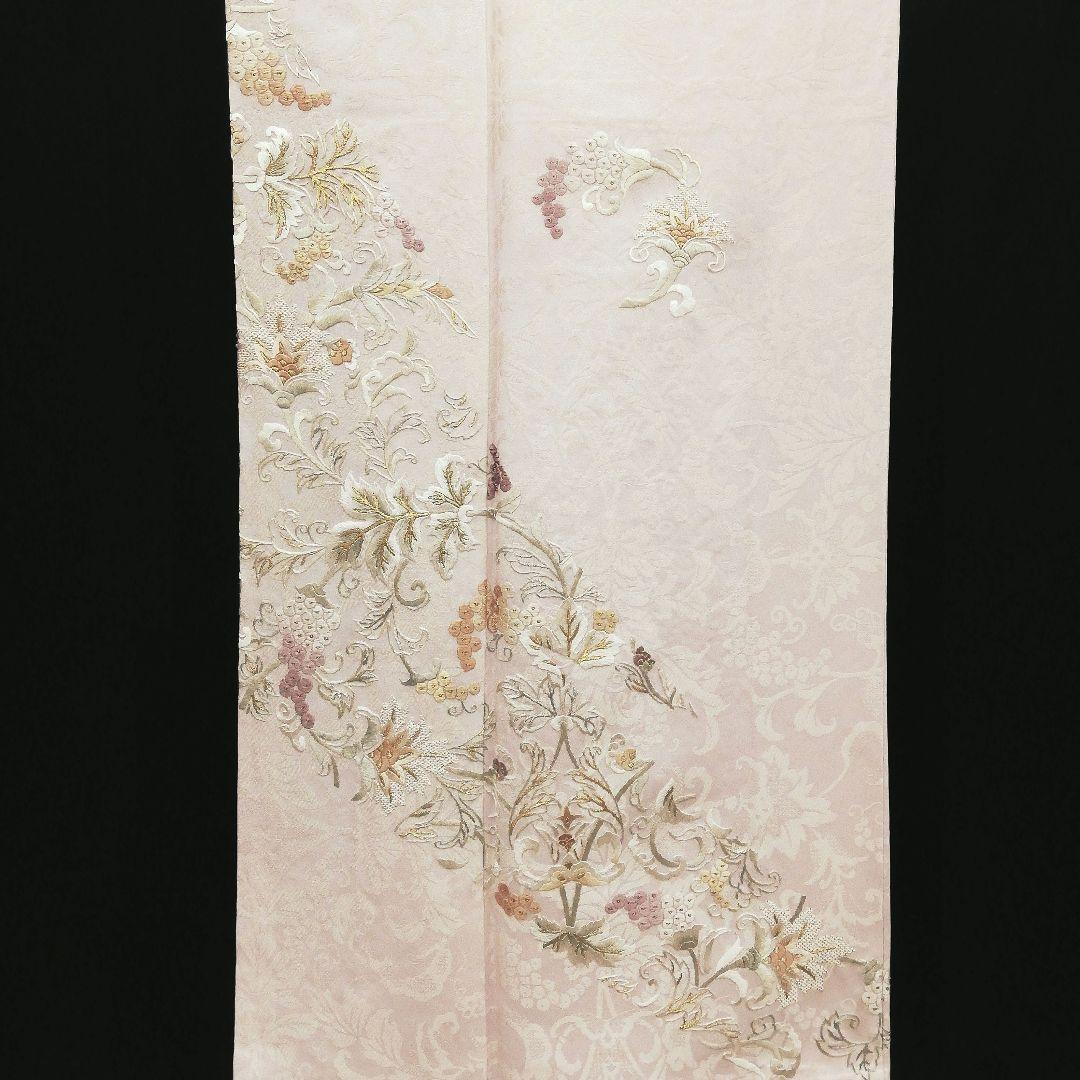 訪問着(袷)　(山口美術織物　葡萄唐草紋様　桜色系　裄68㌢)
