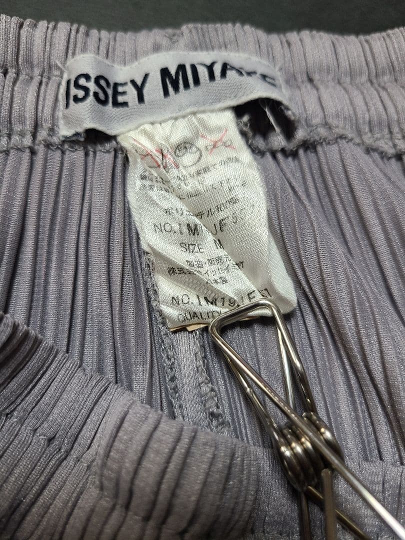 PLEATS PLEASE　グレー ショートパンツ