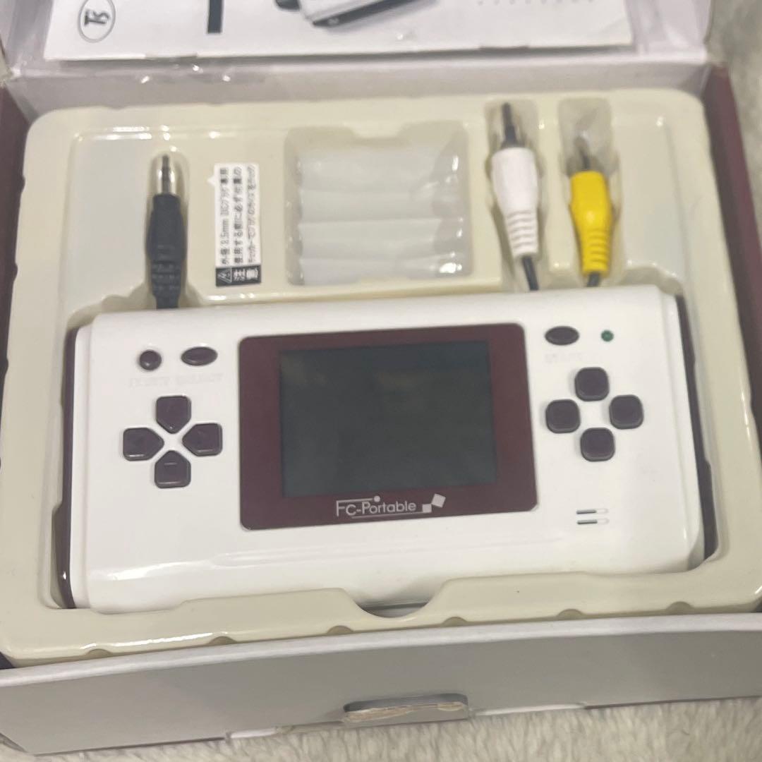 中古品(used)ポータブルファミコン互換機 FC-Portable