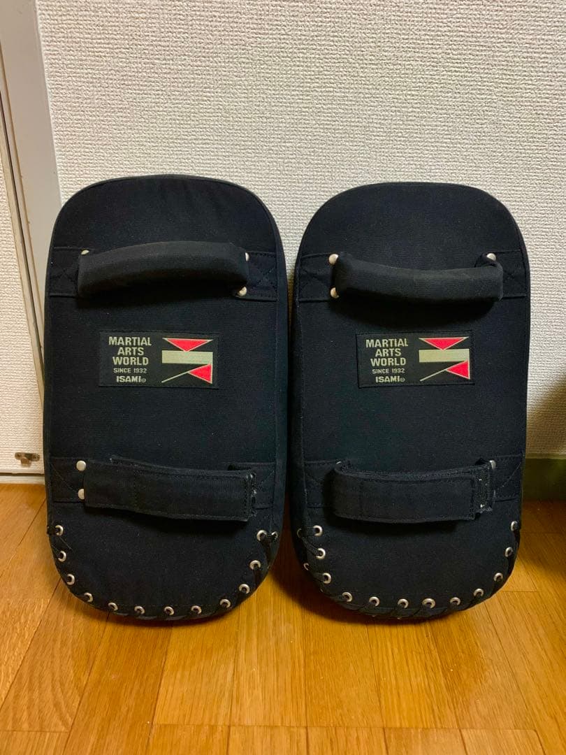 【超売れ筋商品】‼️格闘家に人気‼️ISAMI キックボクシングミット