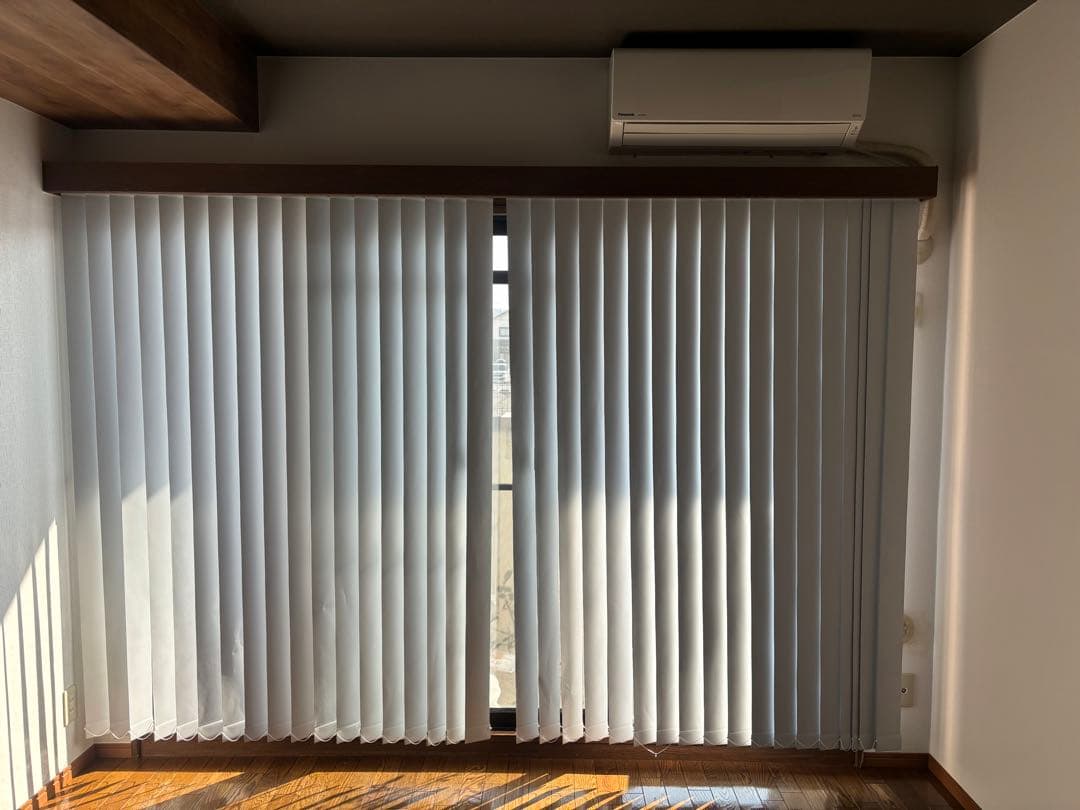 ホワイト 縦型ブラインド