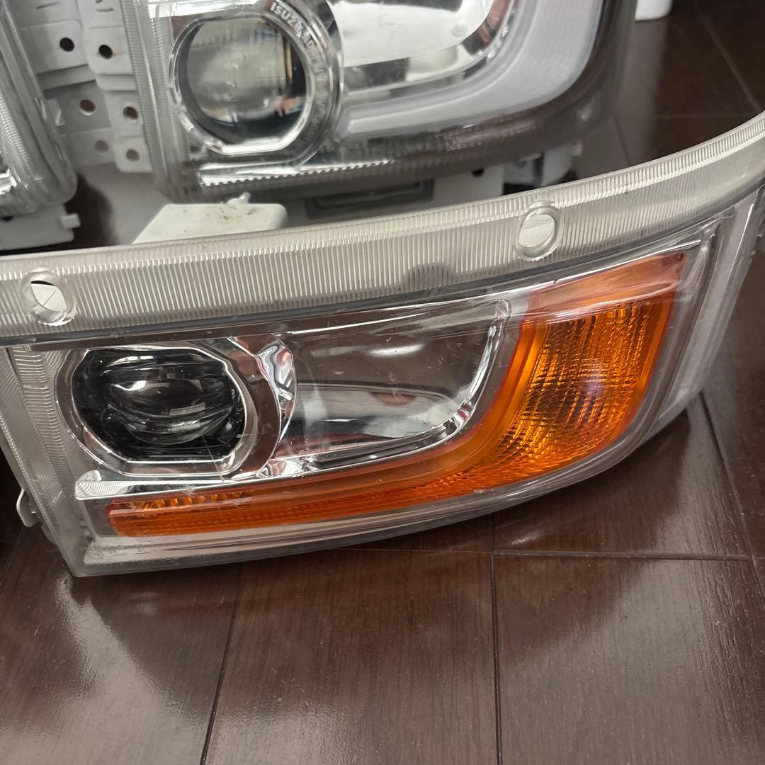 いすゞ ファイブスターギガ ヘッドライト フォグランプ 純正品