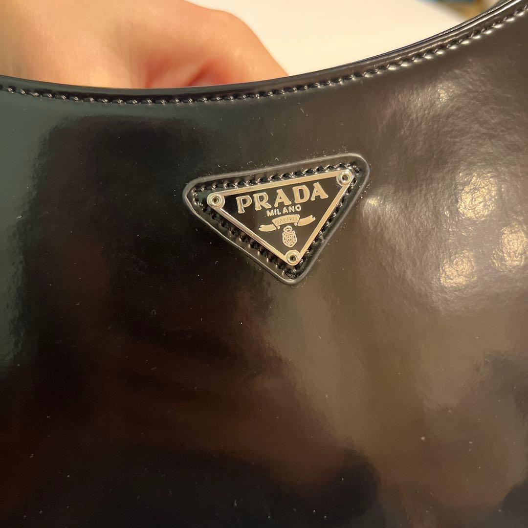 PRADA ショルダー　ハンド　バッグ　希少　エナメル　大人女子　肩掛け