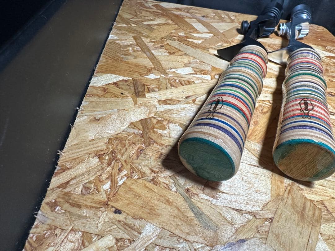 スケートボードグリップ　オフセットグリップ　ハンドメイドグラスアイブライトリバー