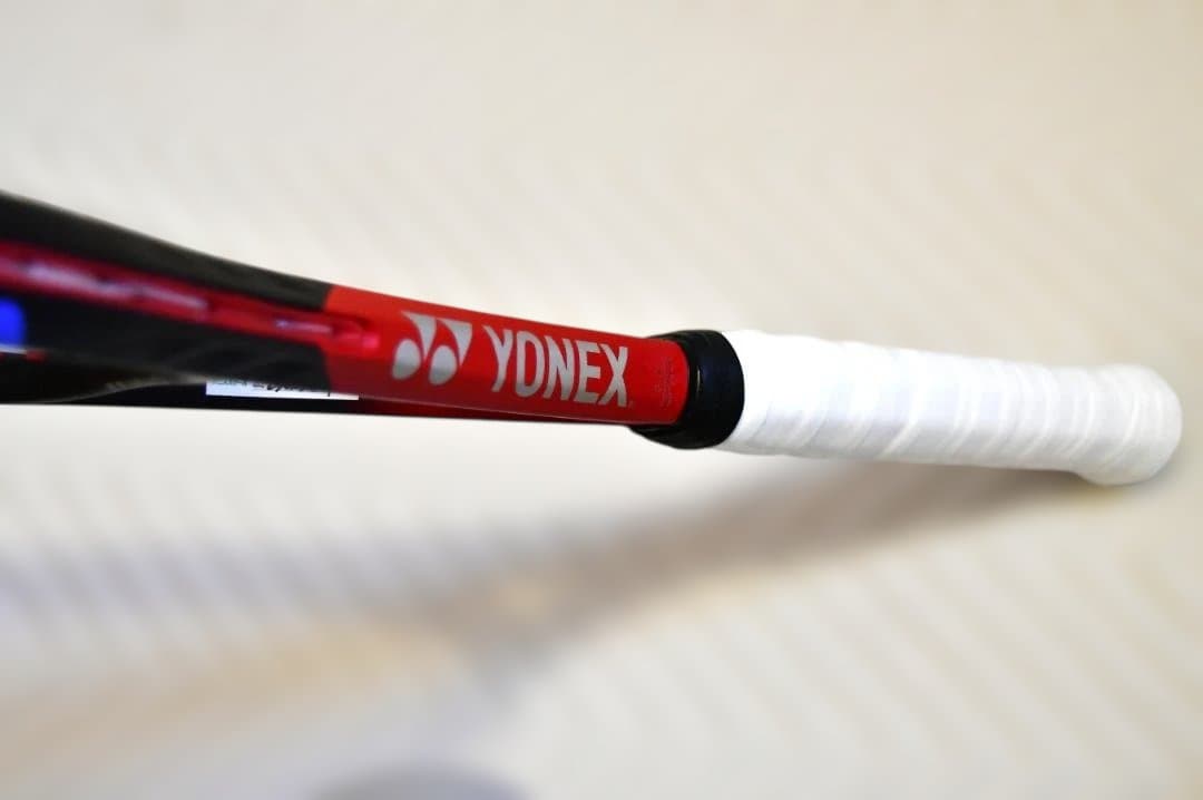 YONEXブイコア100 ′23 即使える！新品ガット ・新品グリップ ケース付