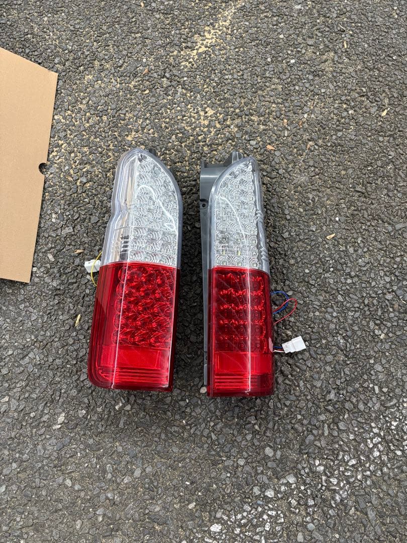 ハイエース　車検対応社外LEDテールランプ