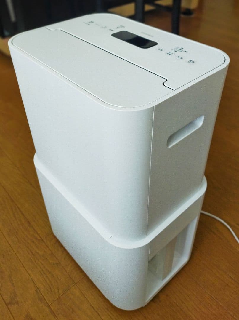 【ほぼ未使用】除湿機 22年製　アイリスオーヤマ PD-A140-W