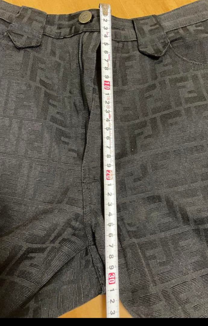 最終お値下げ！未使用に近い:フェンディ　ハ−フパンツ