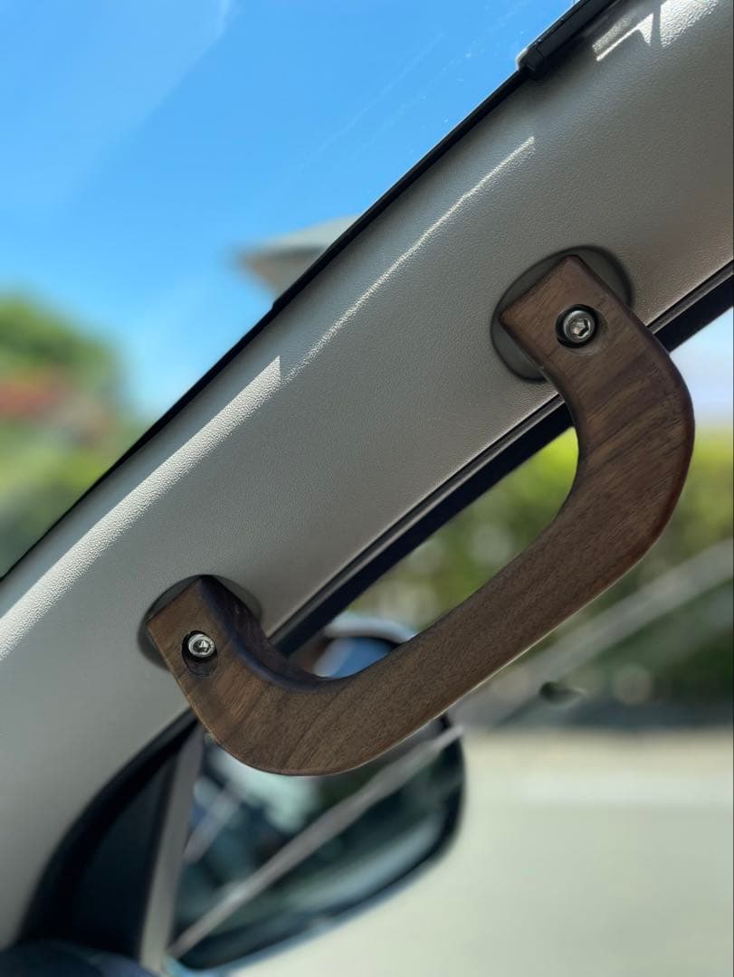 ブラックチェリーアシストグリップ　ハイエース用　Ａピラー、助手席上部3個セット