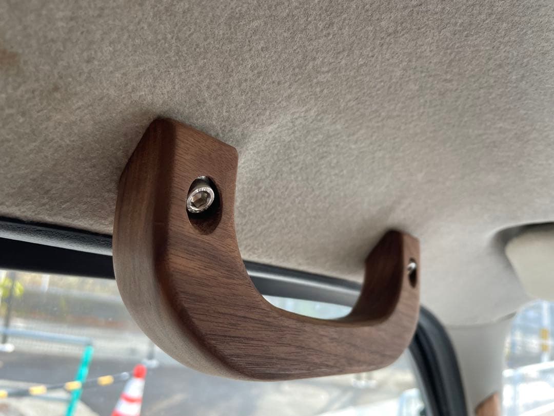 ブラックチェリーアシストグリップ　ハイエース用　Ａピラー、助手席上部3個セット