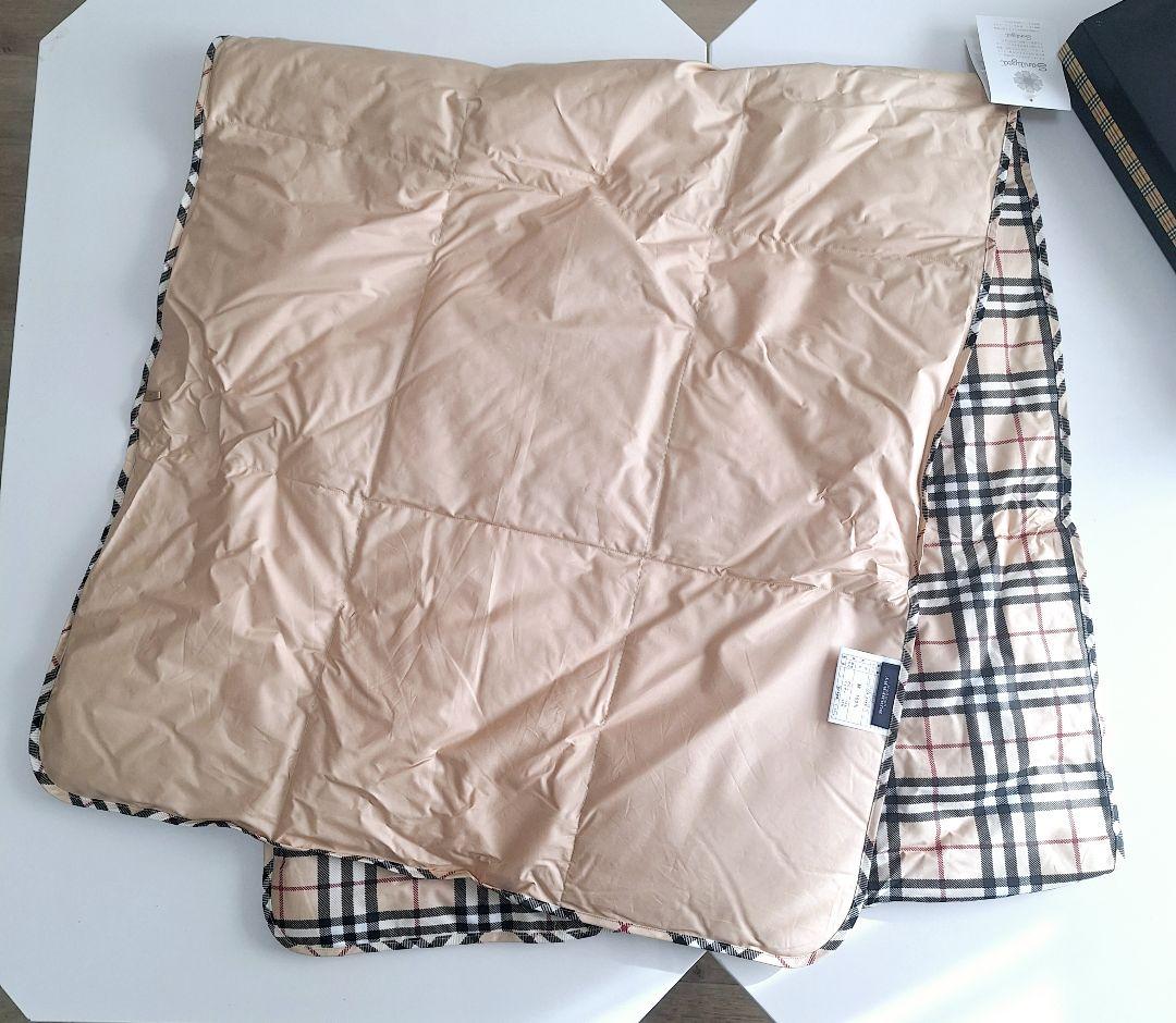 [新品]BURBERRY 羽毛ひざ掛け(肩当て) 150×70cm