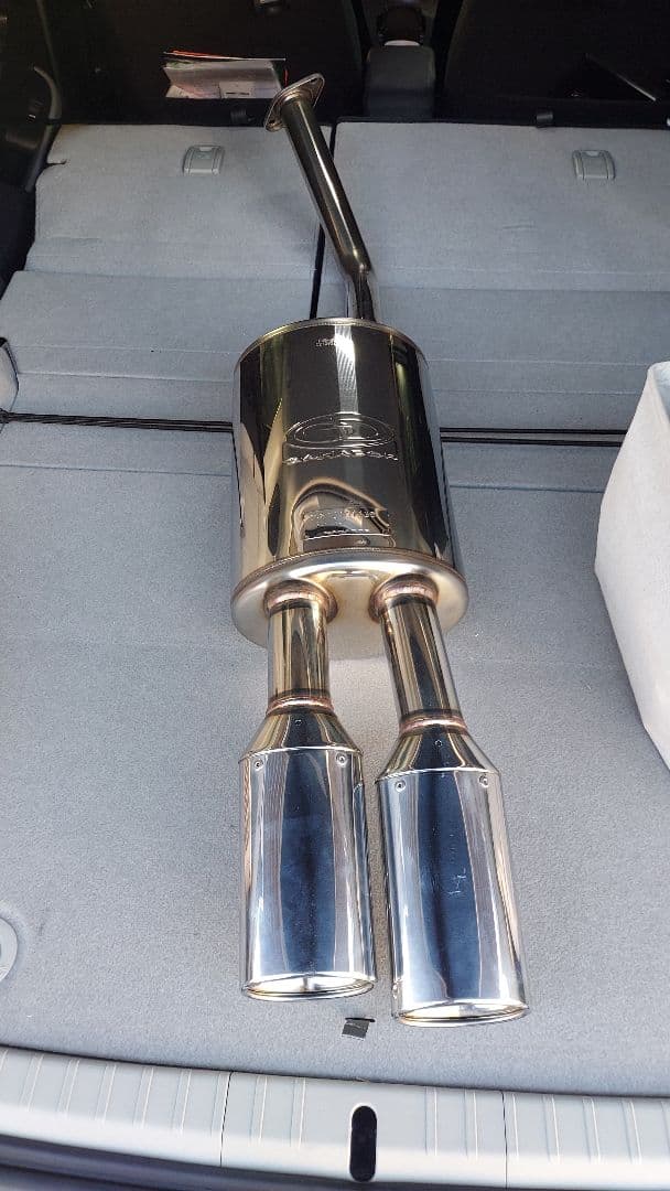 ゆうちゃ～ん　ガナドール　ZVW30プリウス　マフラー