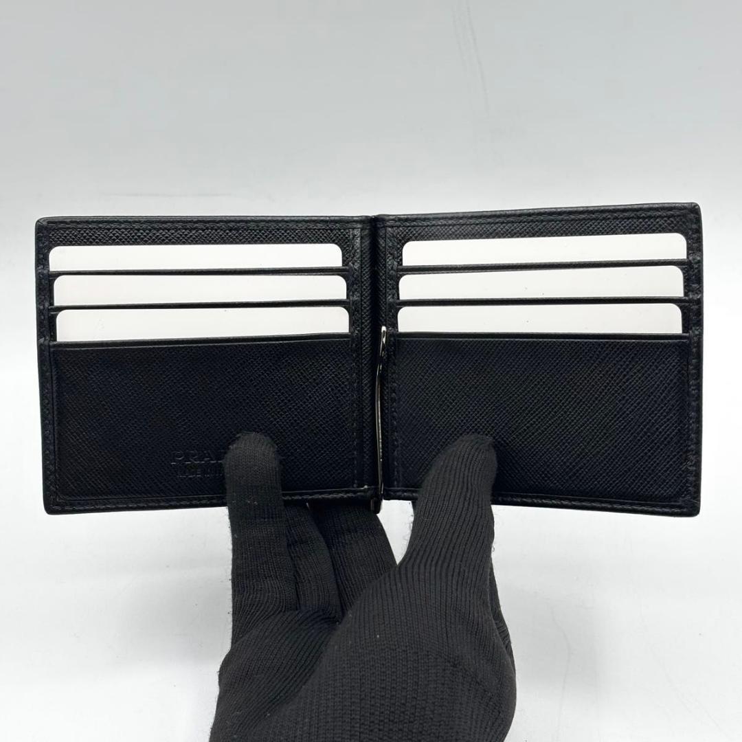 プラダ マネークリップ サフィアーノ 三角プレート ブラック　札入れ　カード