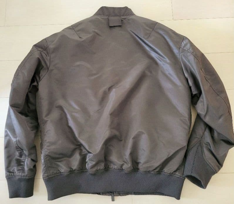 【ゆうすけ】ユニクロ +J ハイブリッドダウンオーバーサイズMA-1