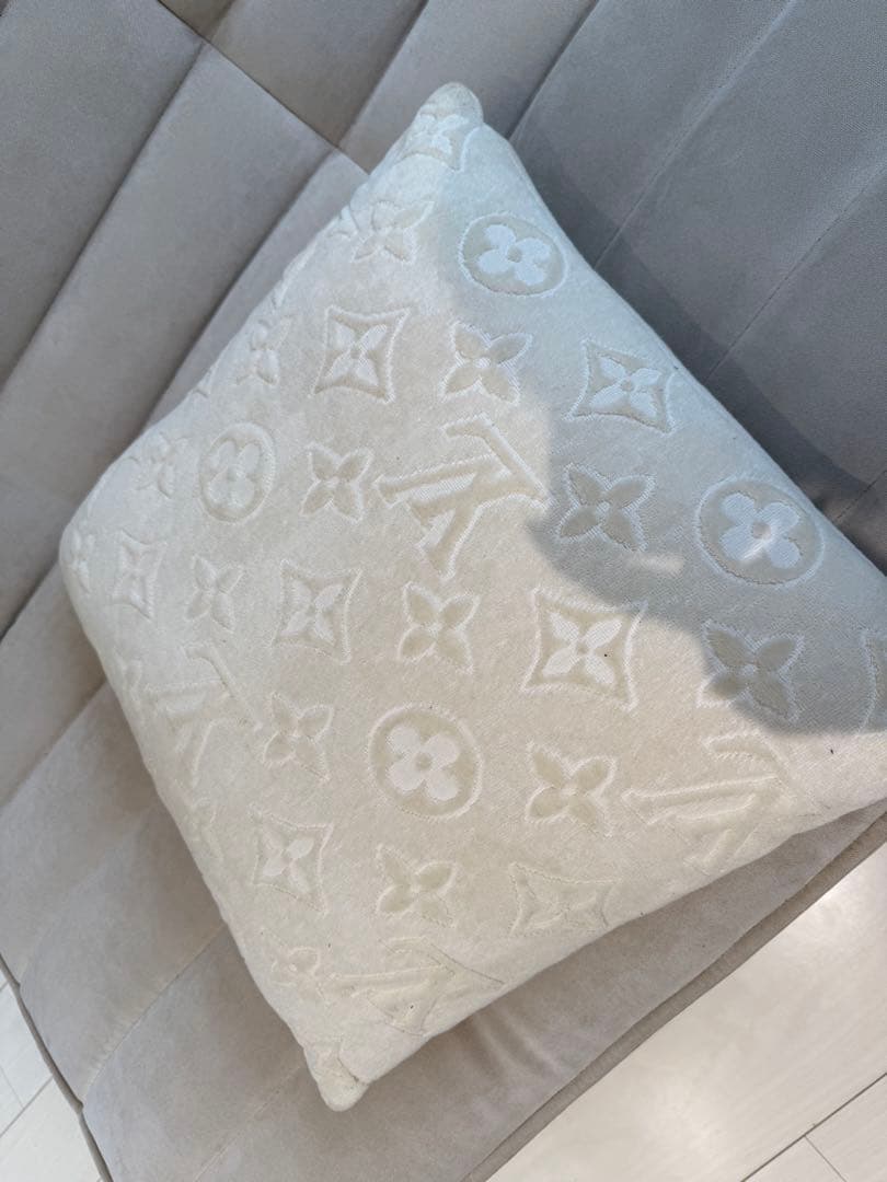 ルイヴィトン LV クッション インテリア