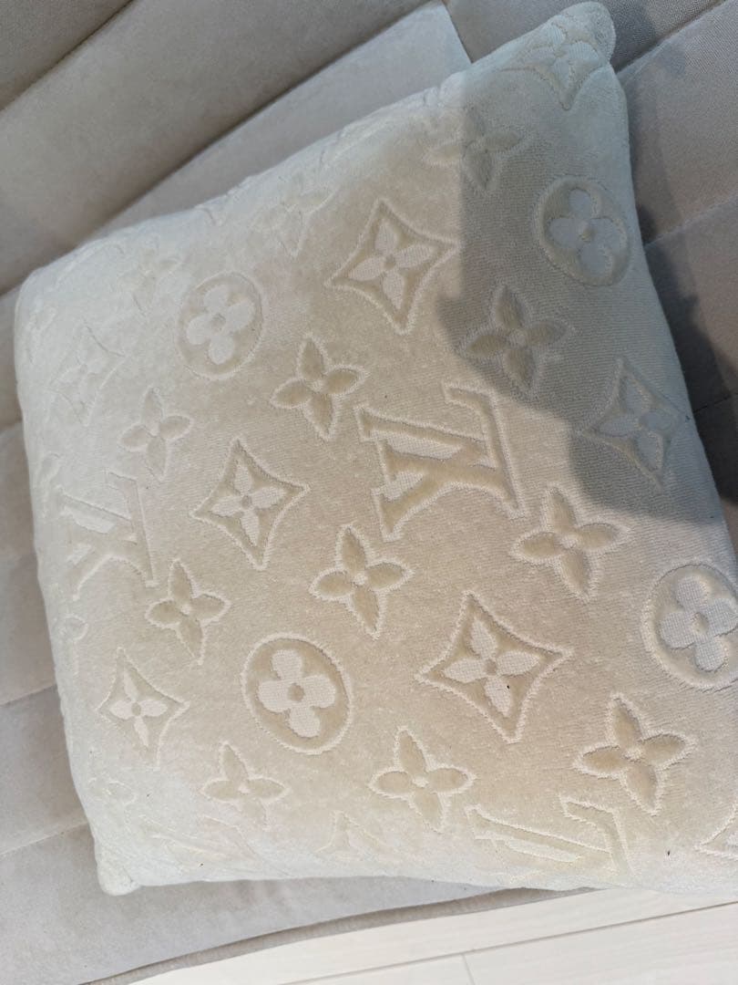 ルイヴィトン LV クッション インテリア