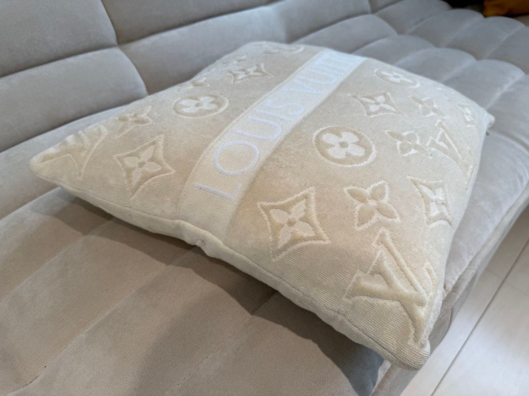 ルイヴィトン LV クッション インテリア