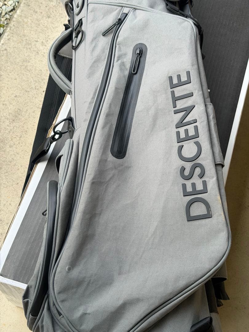 デサントゴルフ　スタンドキャディバッグ　ヘッドカバーセット