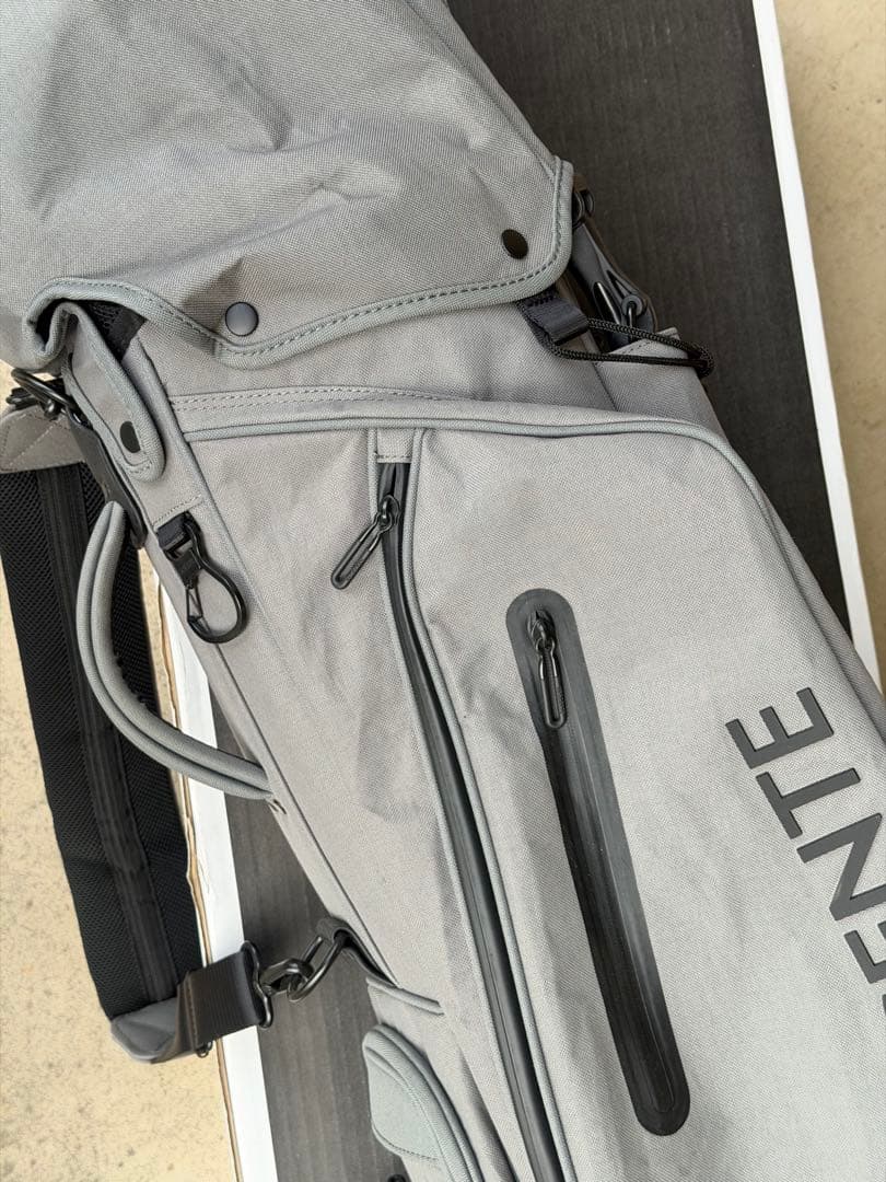 デサントゴルフ　スタンドキャディバッグ　ヘッドカバーセット