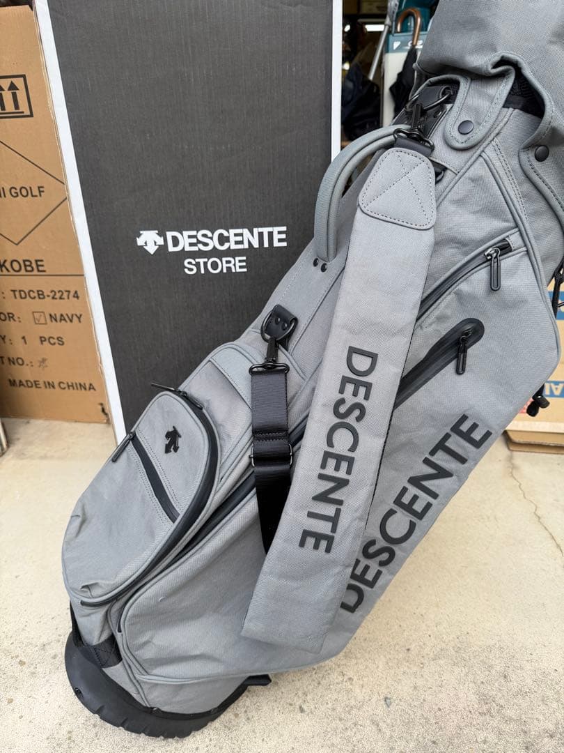デサントゴルフ　スタンドキャディバッグ　ヘッドカバーセット