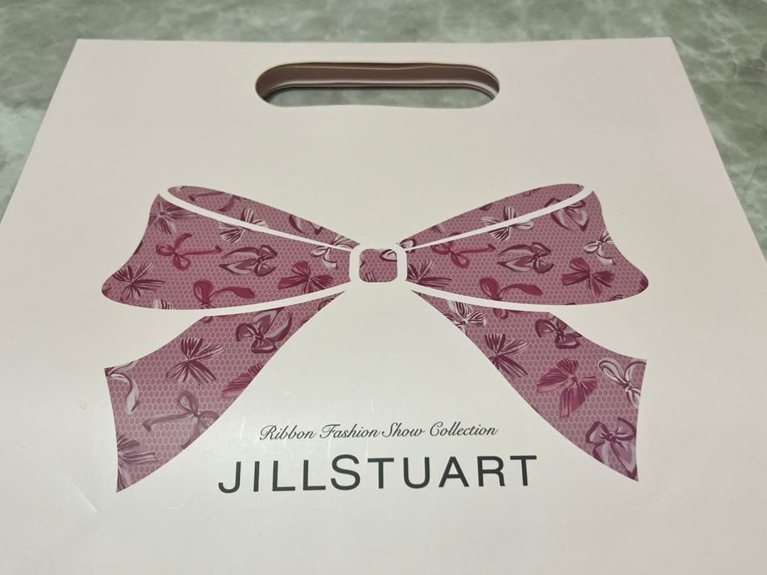 ジルスチュアート　クリスマスコフレ　2025 ショッパー付き