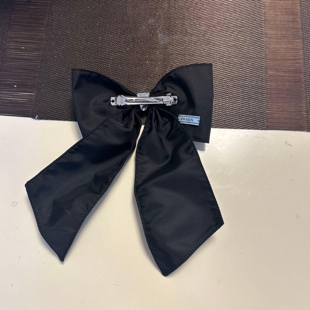 PRADA ブラックリボンヘアピン