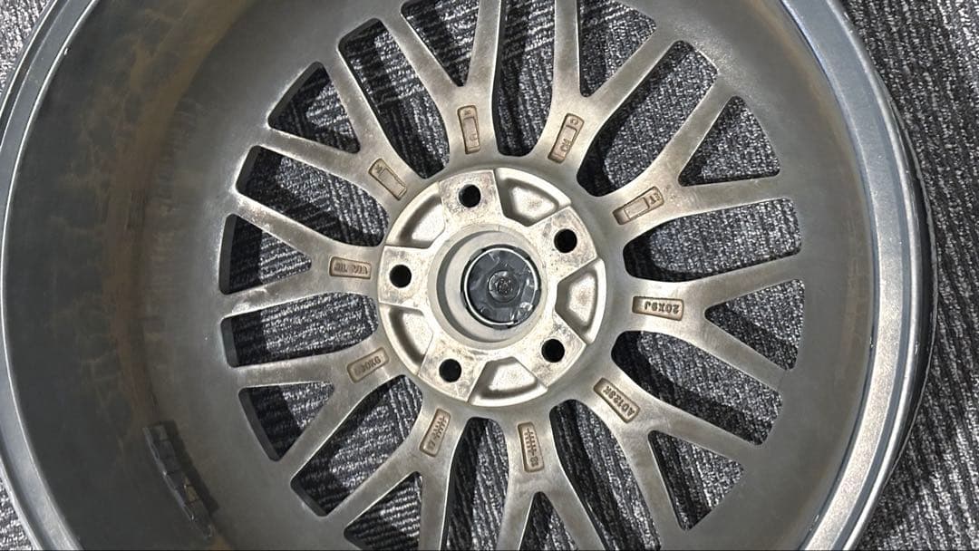 ESR SR01 20インチ 9J +35 PCD120  F レクサス