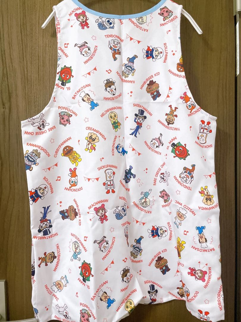 アンパンマンエプロン　みんなあつまれ