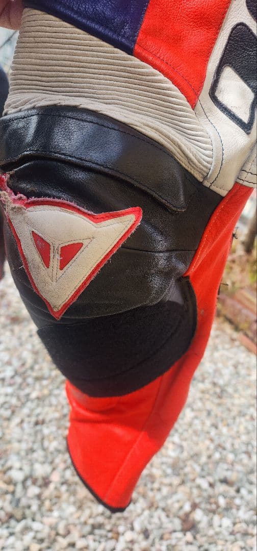 ダイネーゼレーシングレザーパンツ。サイズ52ファスナー付き。 きずほとんど無し