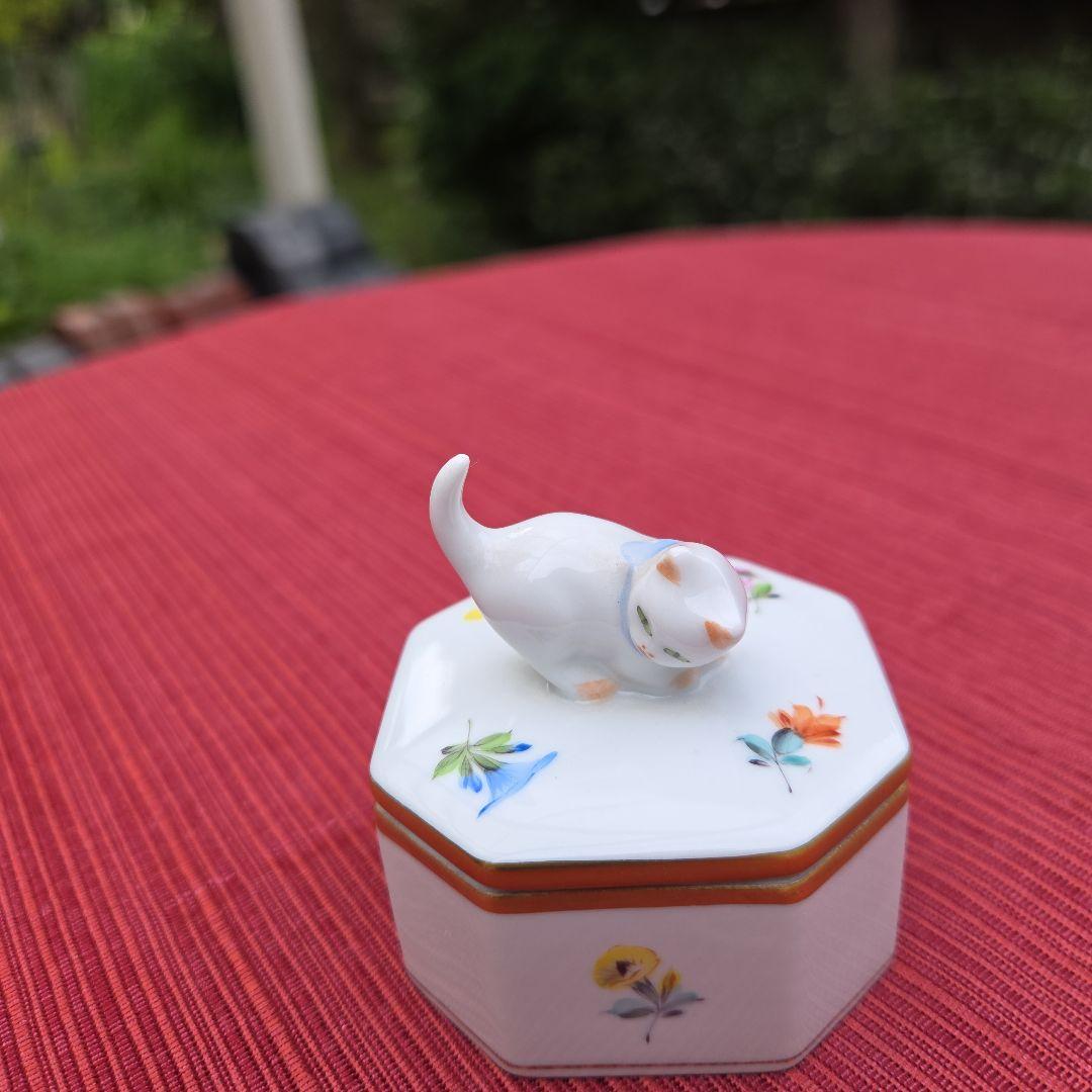 ヘレンド　ハンガリー製手描き白猫のつまみ付き八角 ボンボン入れ