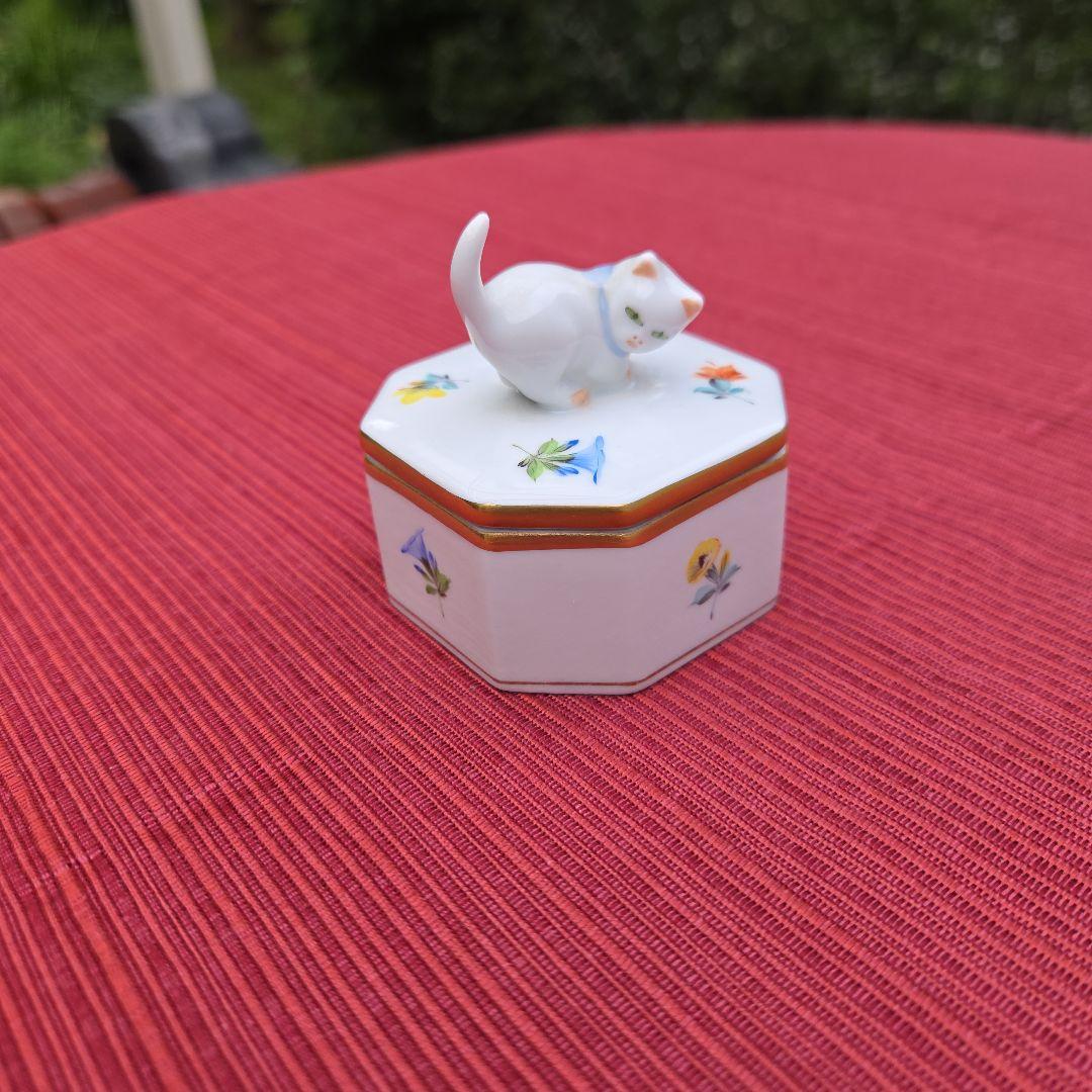 ヘレンド　ハンガリー製手描き白猫のつまみ付き八角 ボンボン入れ