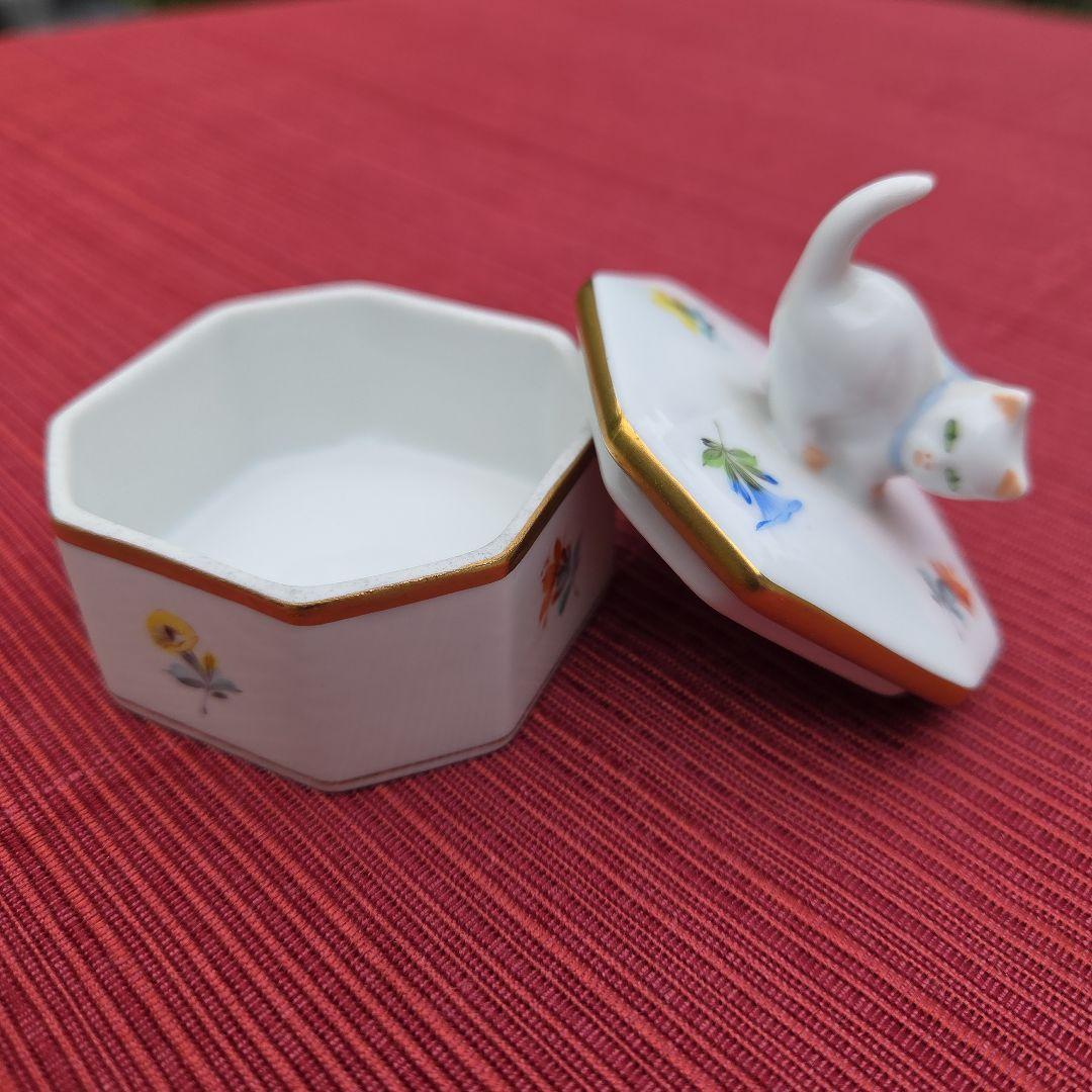 ヘレンド　ハンガリー製手描き白猫のつまみ付き八角 ボンボン入れ