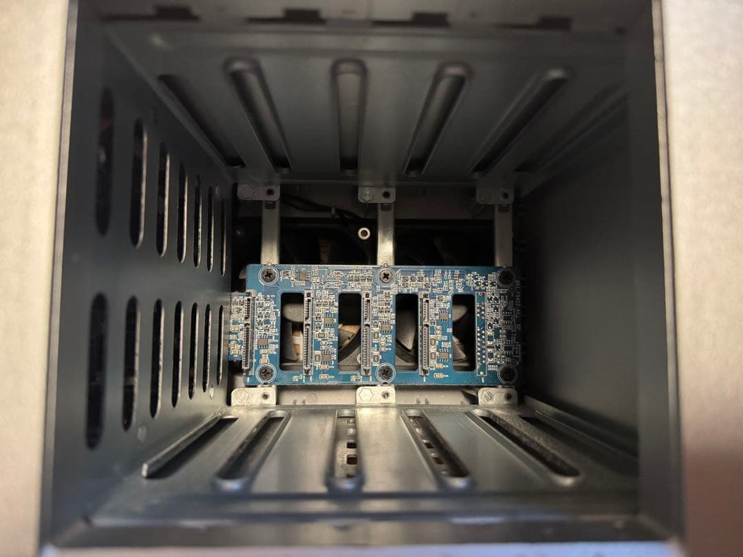 TerraMaster F4-210 4ベイNAS RAID対応 シルバー