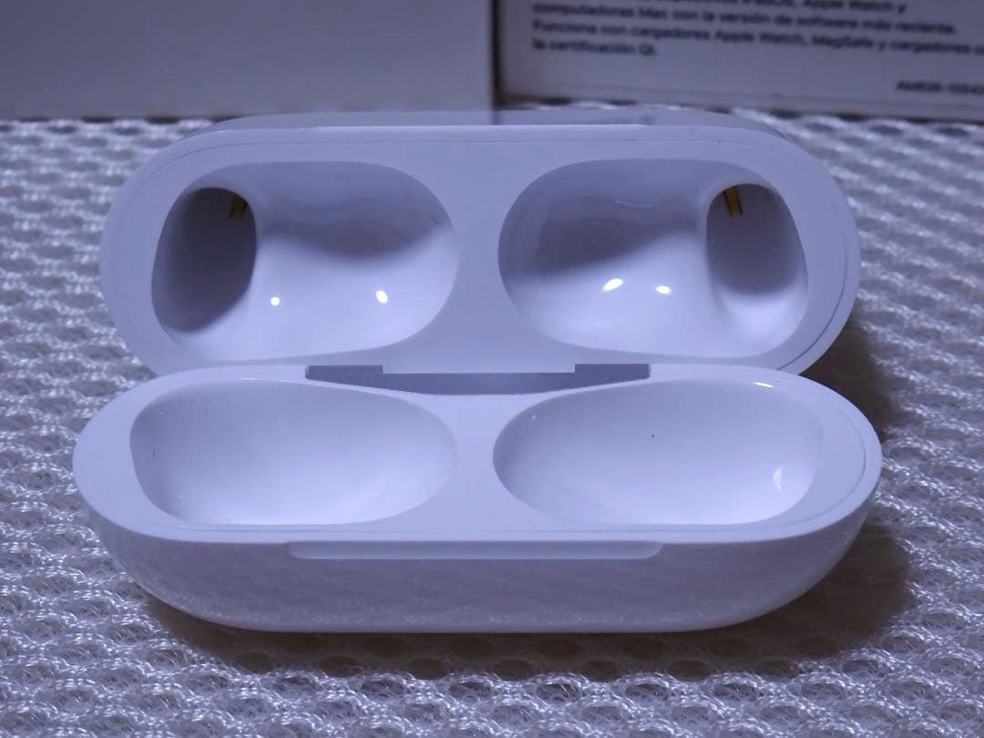 Apple AirPods Pro 第2世代 MQD83J/A おまけ付