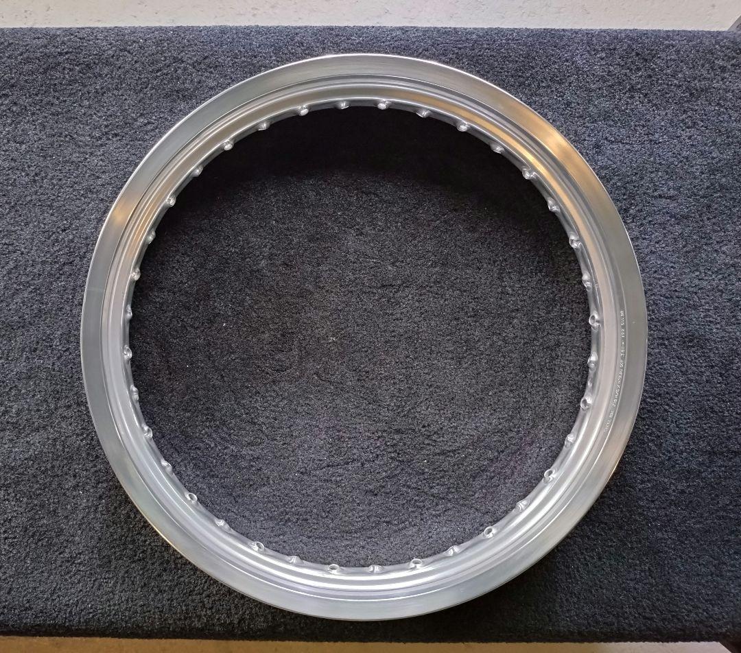 カワサキ W800 フロントホイールリム