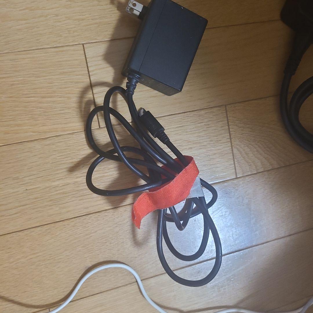 Nintendo Switch　本体と充電ケーブル付き