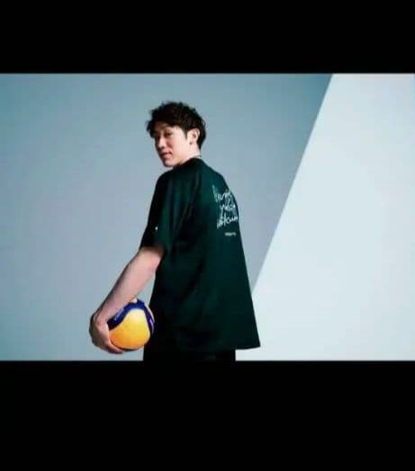 石川祐希選手 DESCENTEコラボ 半袖Ｔシャツ Ｌサイズ　１枚