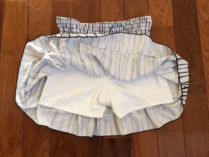 ラッキーインラブ　テニスウェア　白黒スコート　US-Sサイズ　新品