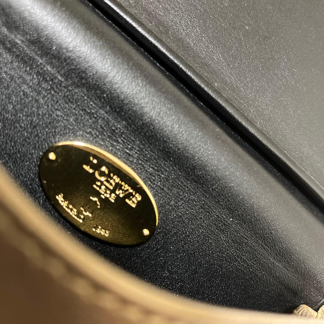 LOEWE（ロエベ）上品なゴールド×ブラック コンパクトウォレット カードケース