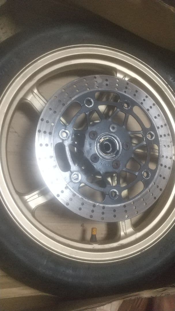 ゼファーχ 初期型　ホイールタイヤ付き